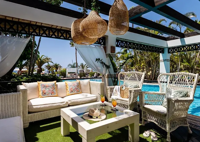 فندق أتش10 كوستا أديجي بالاس أذيخي