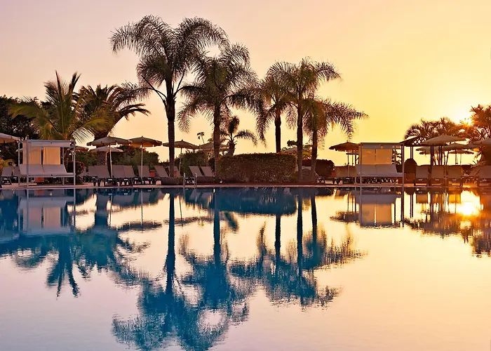 H10阿德赫海岸皇宫酒店 酒店 阿德耶